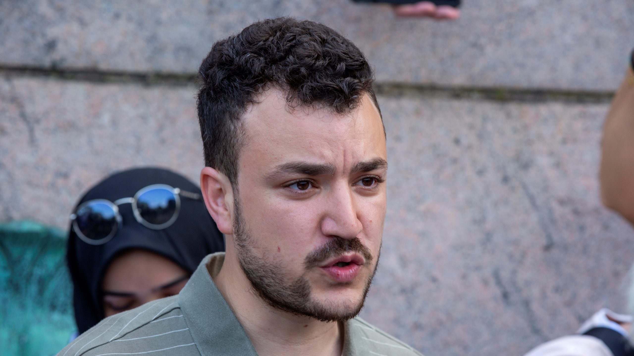 Demonstran Columbia Mahmoud Khalil dibebaskan dari tahanan imigrasi